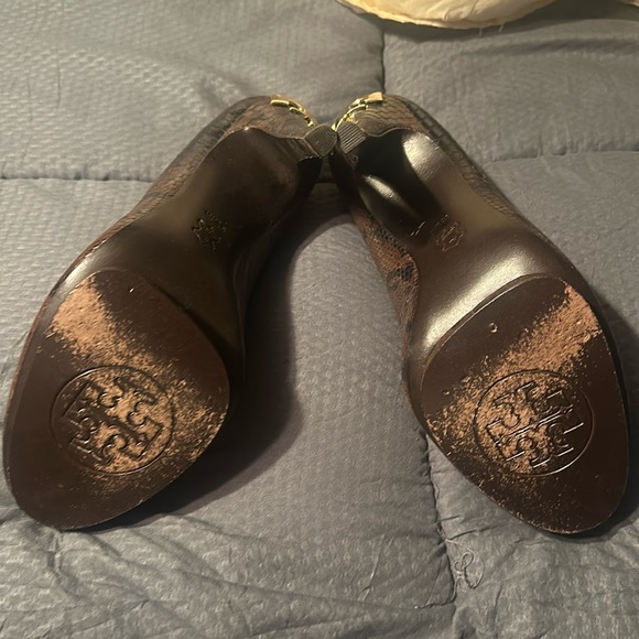 Tory Burch Brown Snakeskin platform pump.. Gently used wore once size 9.5 - Picture 5 of 6